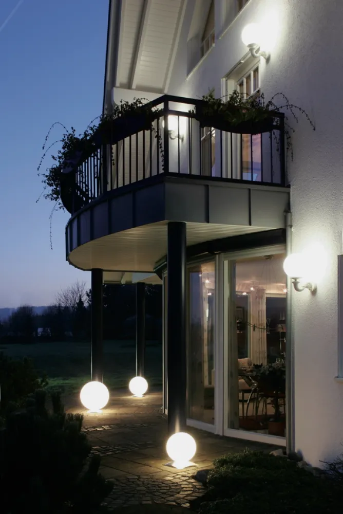sandy|epstein-gartenlampe-snowball-mit-Edelstahlfu.jpg